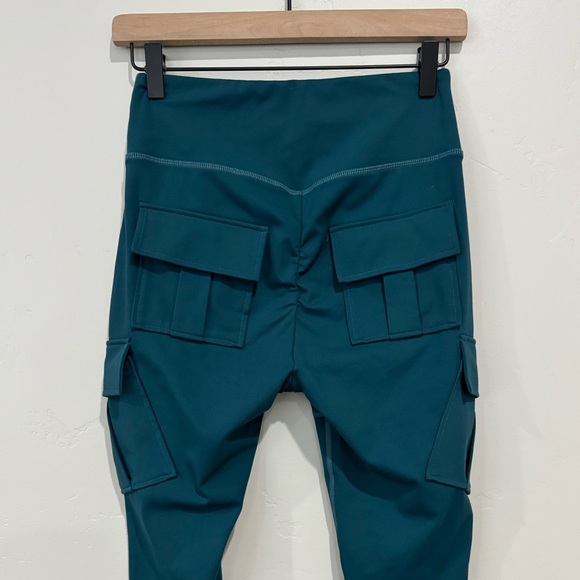 Halara Women’s M DayStretch Teal High Waisted Cargo Pocket Skinny Yoga Leggings - Picture 4 of 5